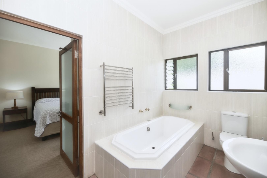 5 Bedroom Property for Sale in Fernkloof Estate Western Cape